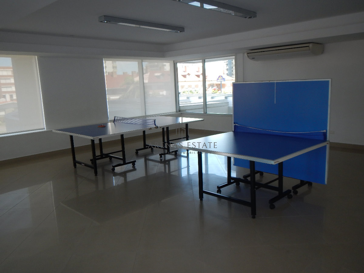 Apartamento ID.3400 - Apartamento en venta y alquiler de  3 dorm en Punta del Este
