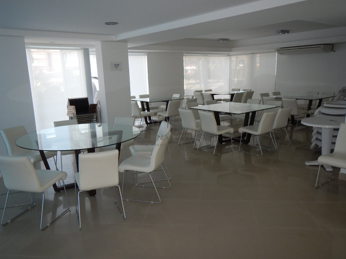Apartamento ID.3400 - Apartamento en venta y alquiler de  3 dorm en Punta del Este