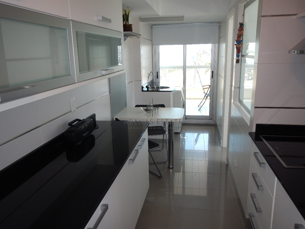 Apartamento ID.3400 - Apartamento en venta y alquiler de  3 dorm en Punta del Este