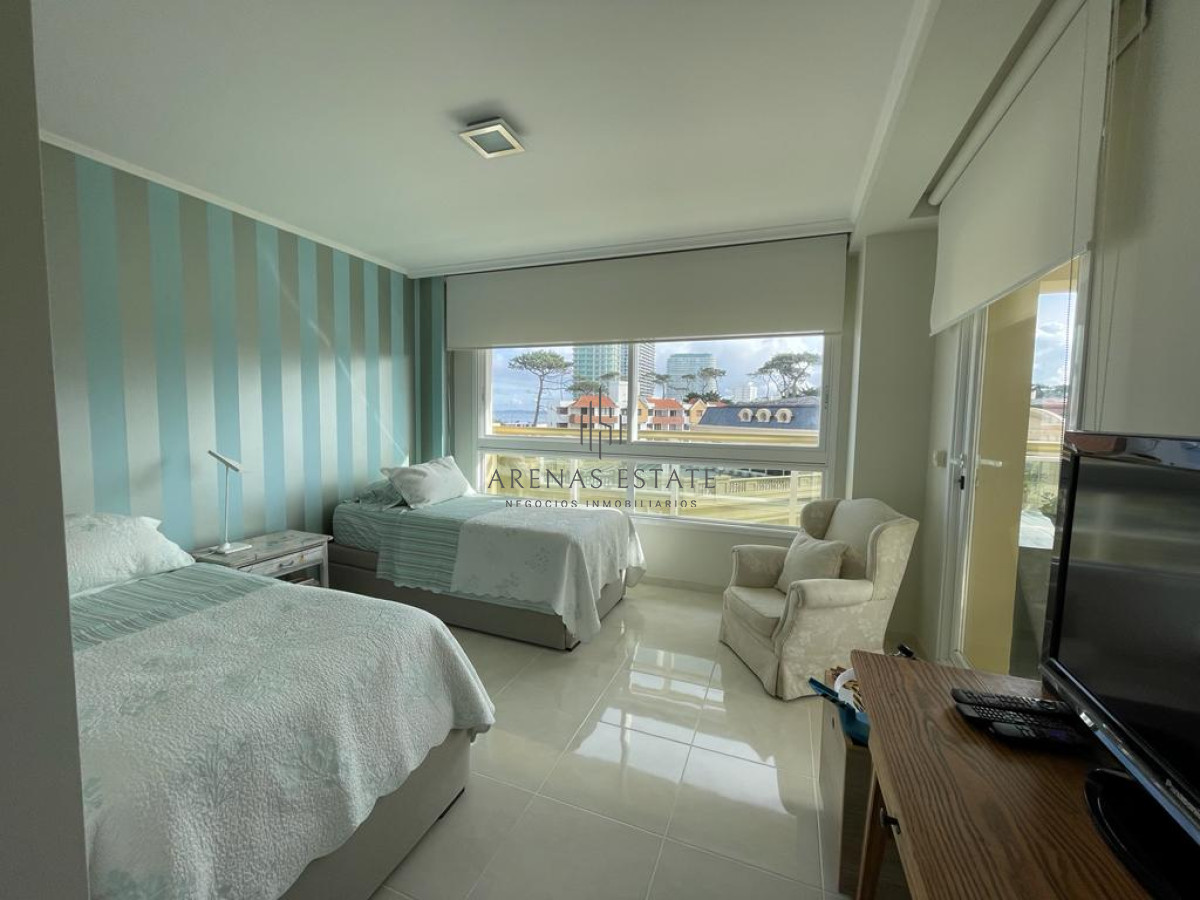 Apartamento ID.3912 - Apartamento en alquiler y venta de 3 dormitorios y dependencia de servicio en Punta del Este