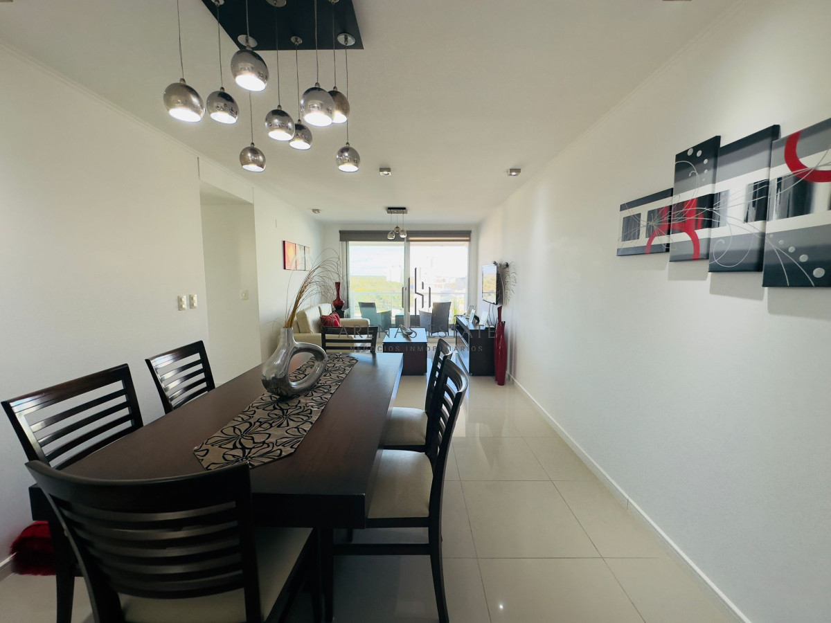 Apartamento ID.4249 - Alquiler y Venta de apartamento de dos dormitorios en Punta del Este