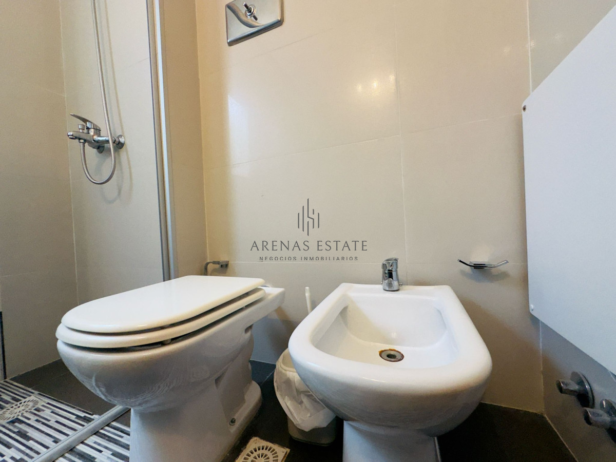 Apartamento ID.4265 - Alquiler y venta de apartamento de 2 dormitorios en Punta del Este.