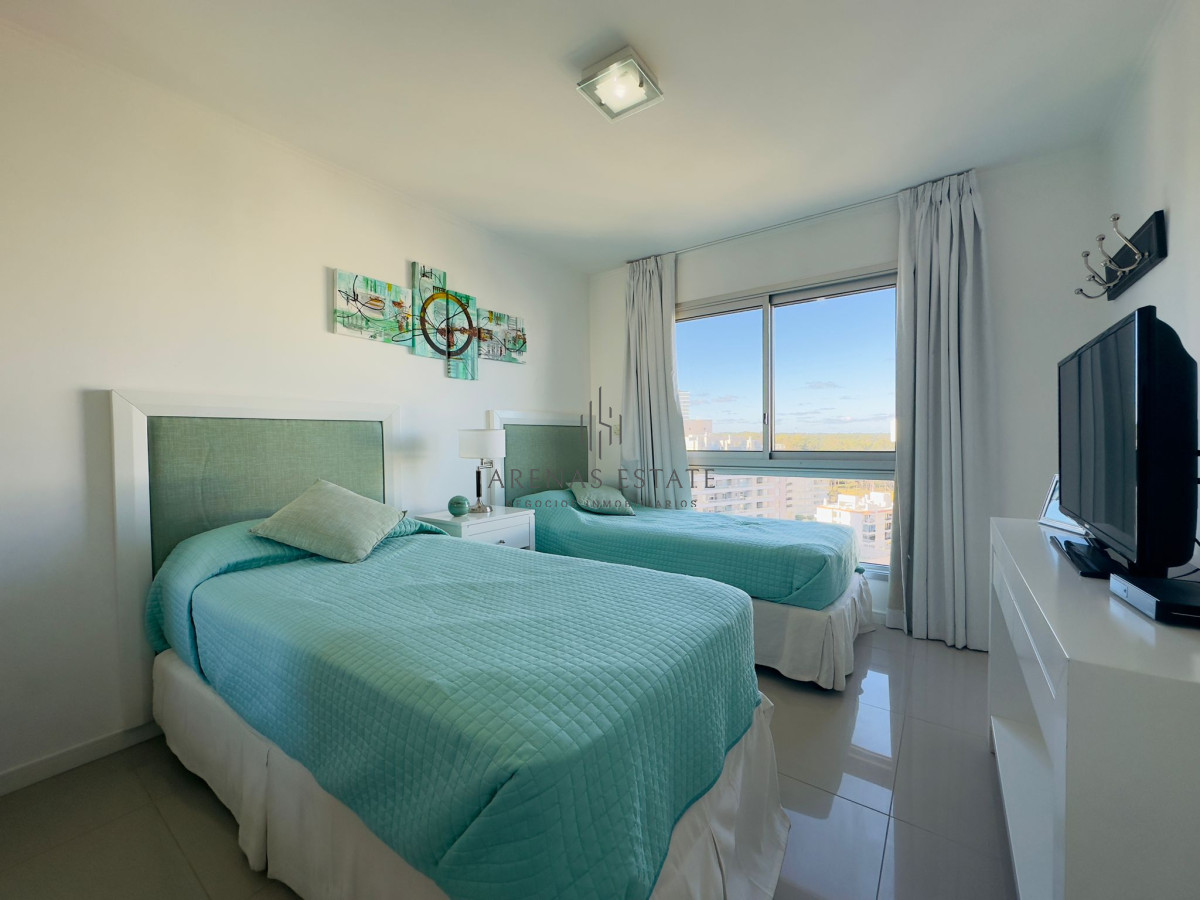 Apartamento ID.4249 - Alquiler y Venta de apartamento de dos dormitorios en Punta del Este