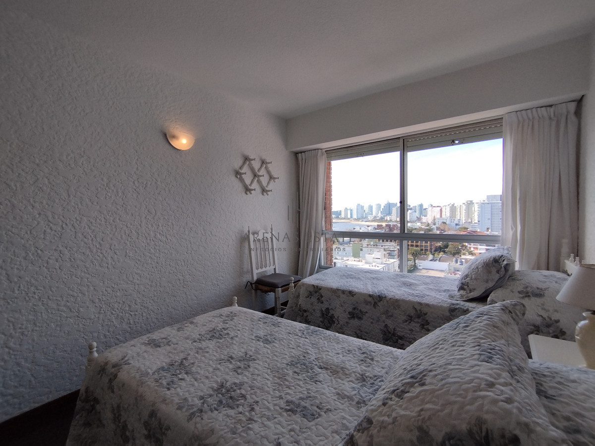 Apartamento ID.4390 - Apartamento de 3 dormitorios en venta y en alquiler en Punta del Este