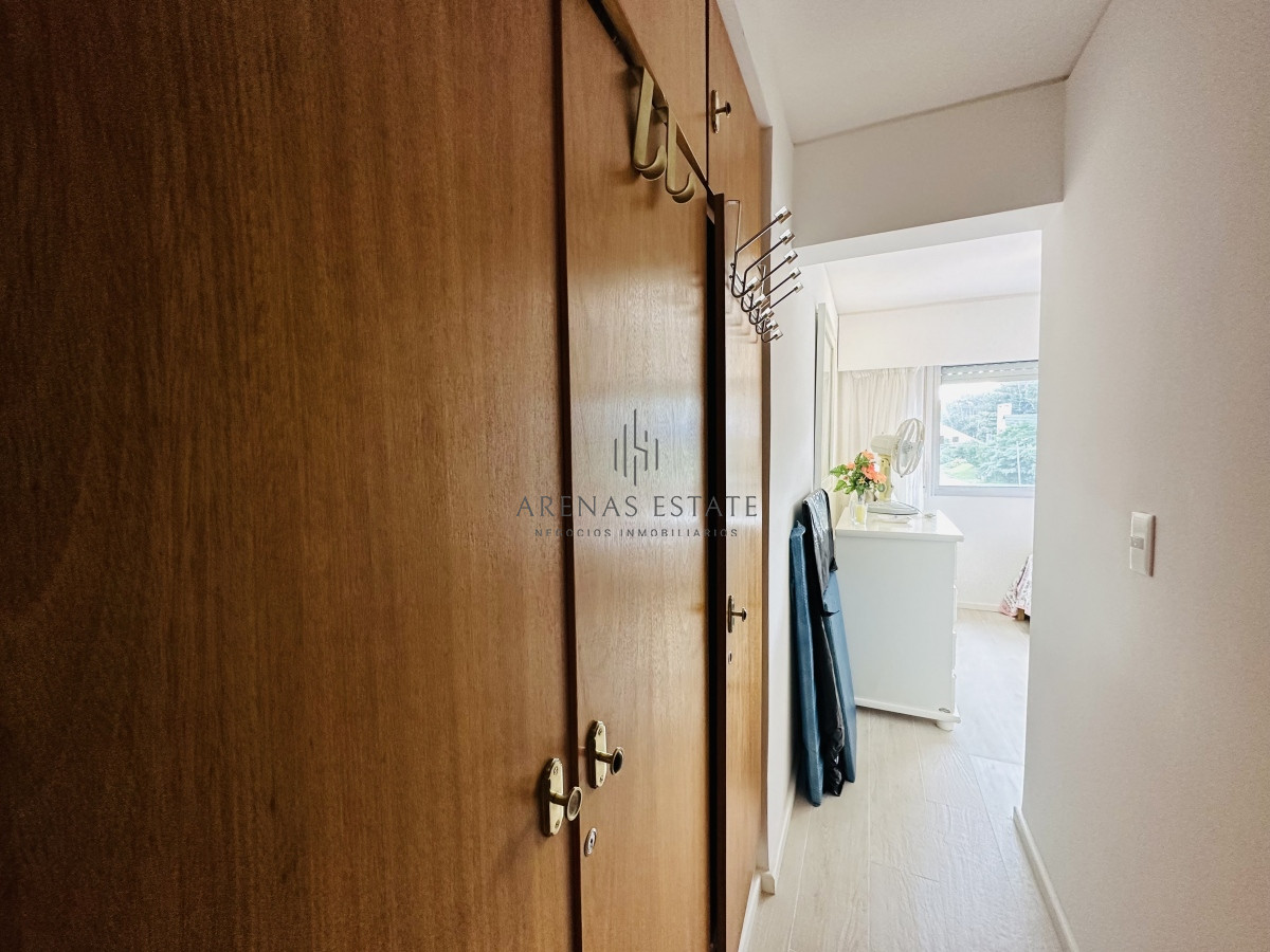 Apartamento ID.3928 - Venta y alquiler  de apartamento de 4 dormitorios en Punta de Este