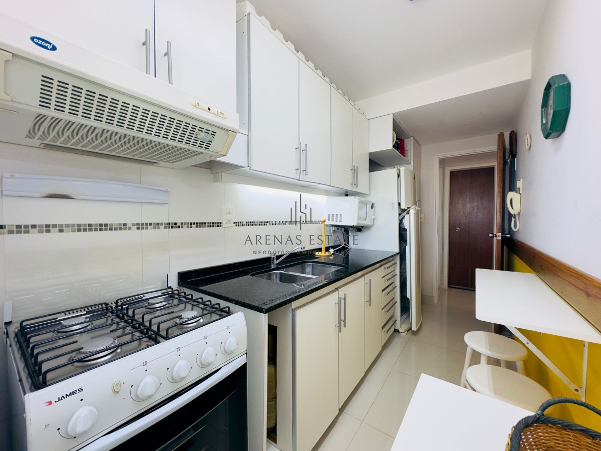 Apartamento ID.4265 - Alquiler y venta de apartamento de 2 dormitorios en Punta del Este.