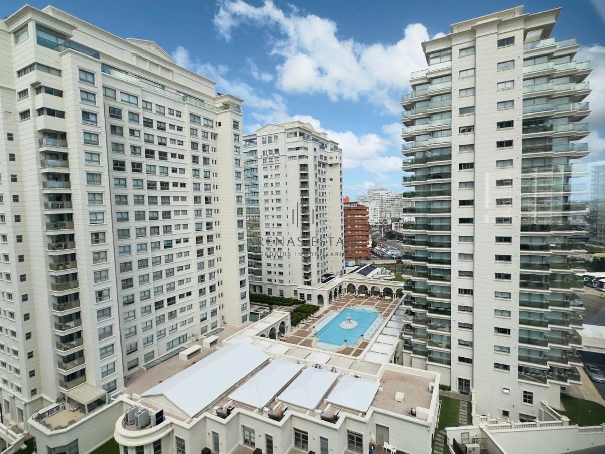 Apartamento ID.4265 - Alquiler y venta de apartamento de 2 dormitorios en Punta del Este.