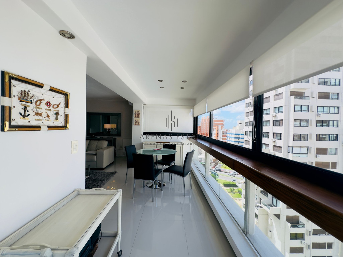 Apartamento ID.4265 - Alquiler y venta de apartamento de 2 dormitorios en Punta del Este.