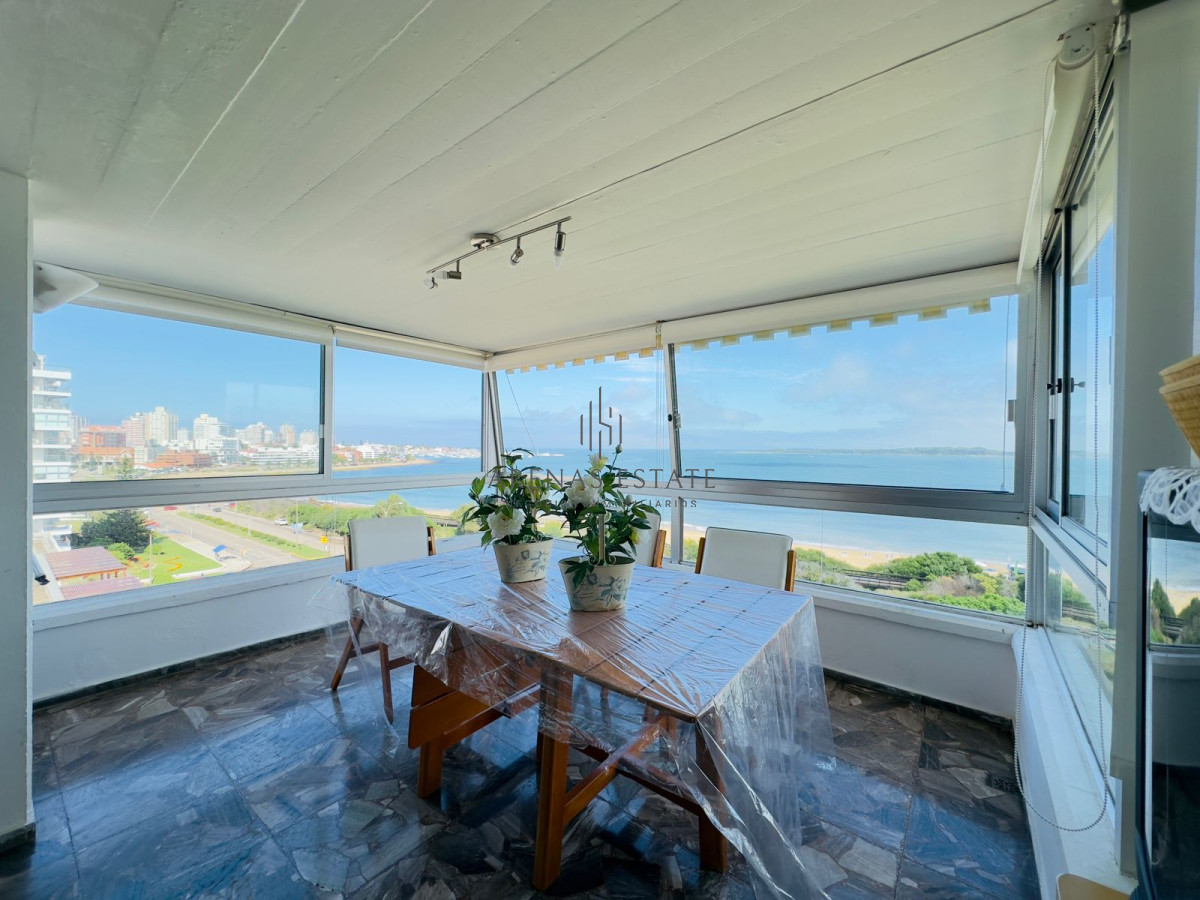 Apartamento ID.2457 - Hermoso apartamento, reciclado, primera linea playa mansa, 3 dormitorios, 1 suite.
