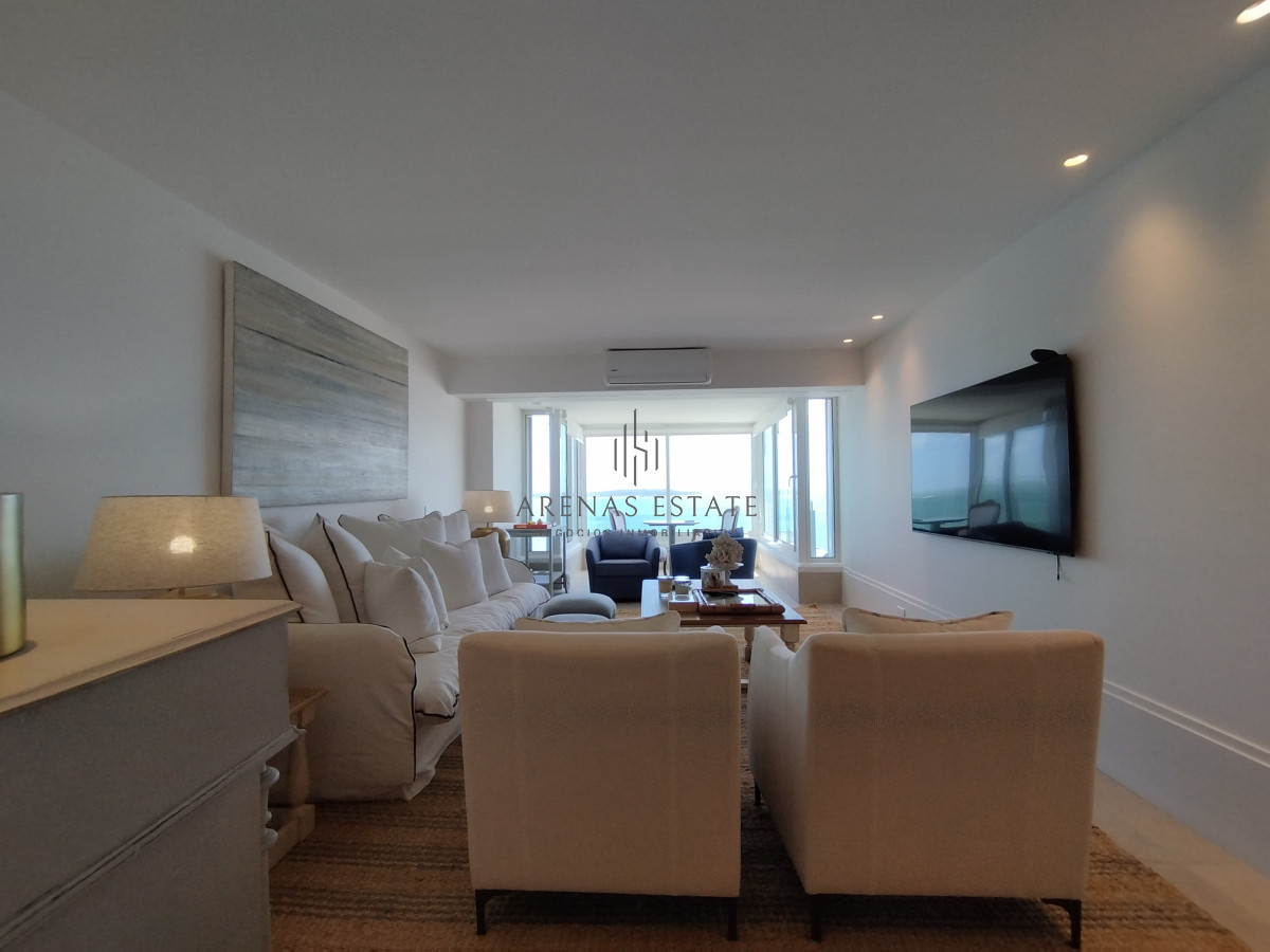 Apartamento ID.3406 - Apartamento de 3 dormitorios en primera linea en  venta en Punta del Este 