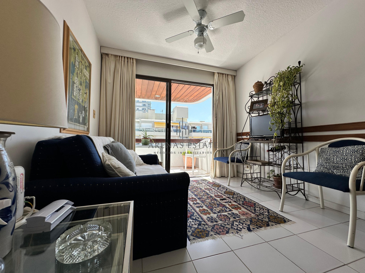 Apartamento ID.3389 - Apartamento de dos dormitorios en venta en Punta del Este.-