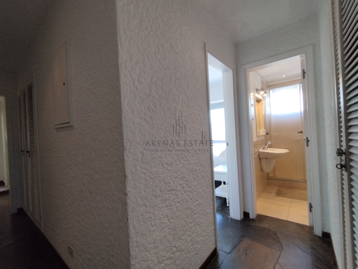 Apartamento ID.4390 - Apartamento de 3 dormitorios en venta y en alquiler en Punta del Este