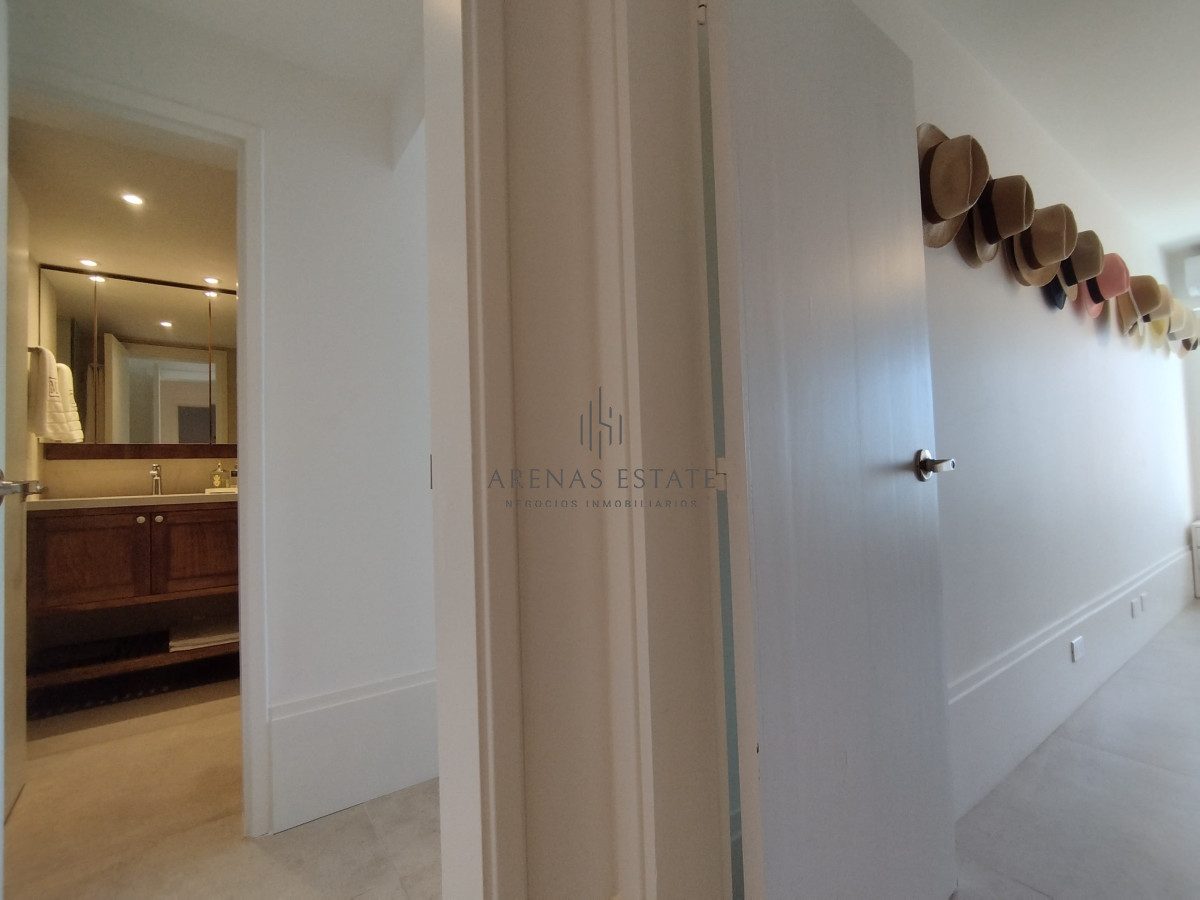 Apartamento ID.3406 - Apartamento de 3 dormitorios en primera linea en  venta en Punta del Este 