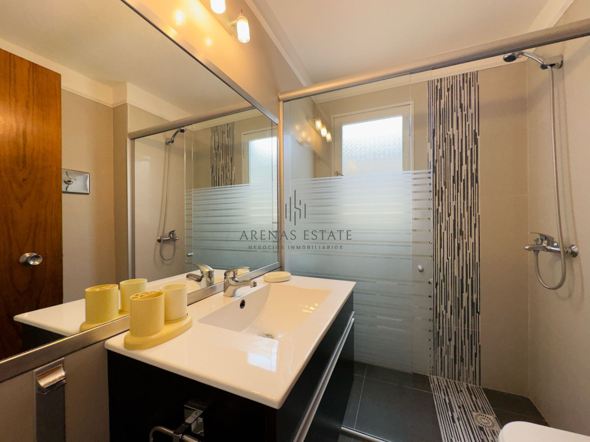 Apartamento ID.4265 - Alquiler y venta de apartamento de 2 dormitorios en Punta del Este.