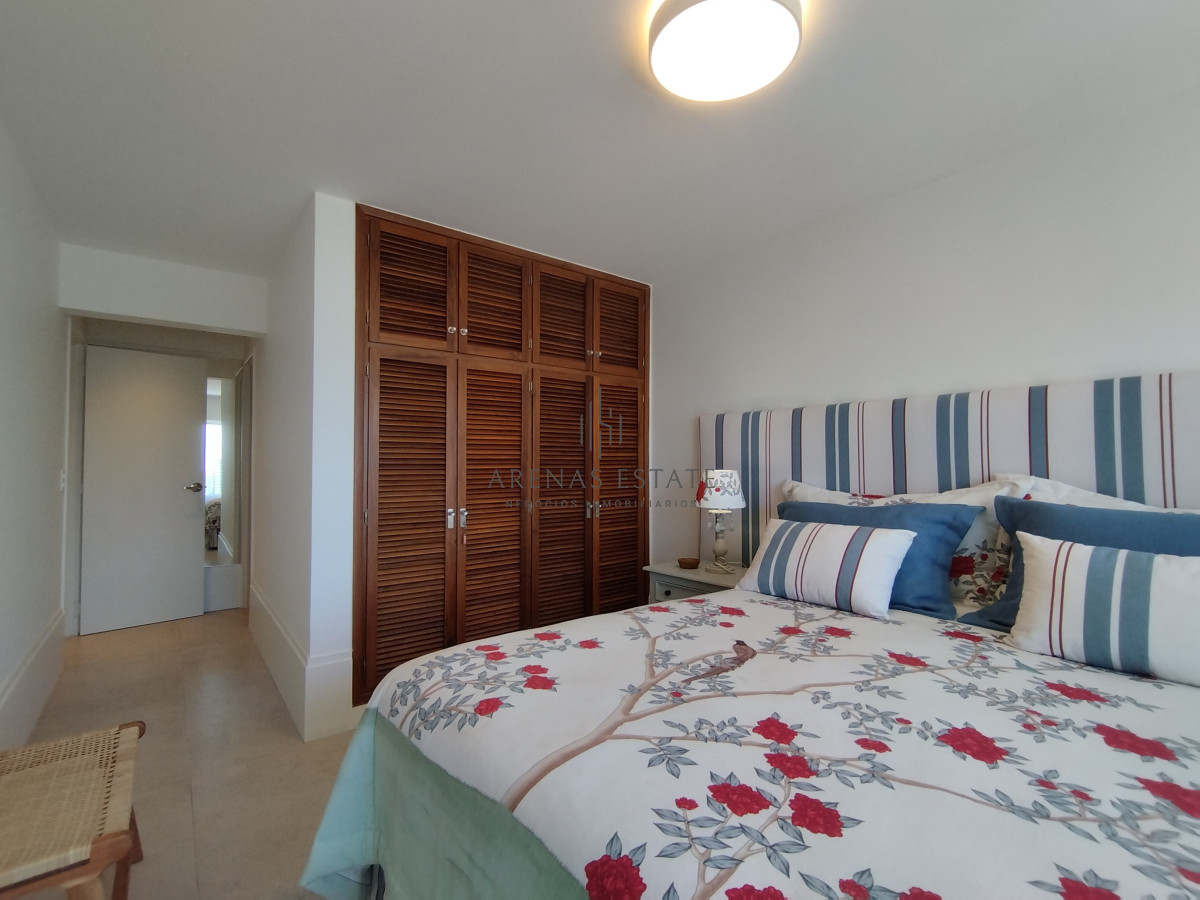 Apartamento ID.3406 - Apartamento de 3 dormitorios en primera linea en  venta en Punta del Este 