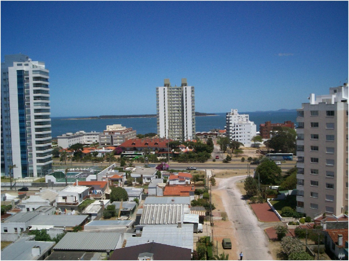 Apartamento ID.3193 - Venta apartamento de 2 dor con parrillero, balcón en Puta del Este