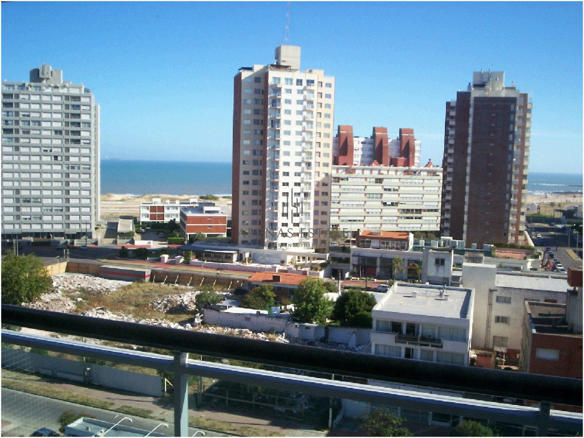 Apartamento ID.3193 - Venta apartamento de 2 dor con parrillero, balcón en Puta del Este