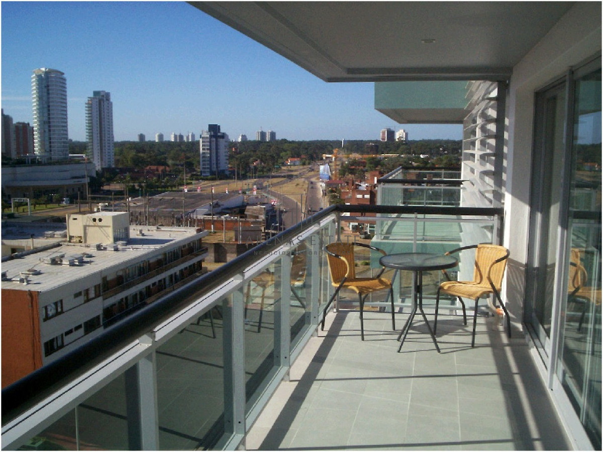 Apartamento ID.3193 - Venta apartamento de 2 dor con parrillero, balcón en Puta del Este