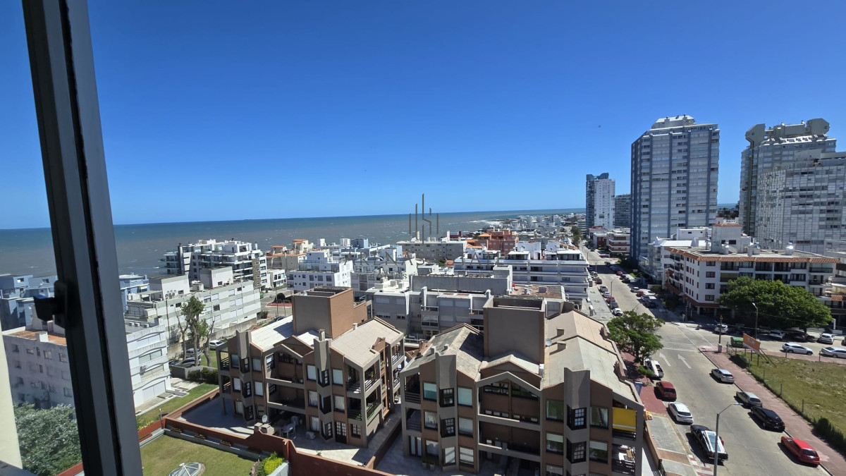 Apartamento ID.3807 - Apartamento en venta de 3 dormitorios en Punta del Este