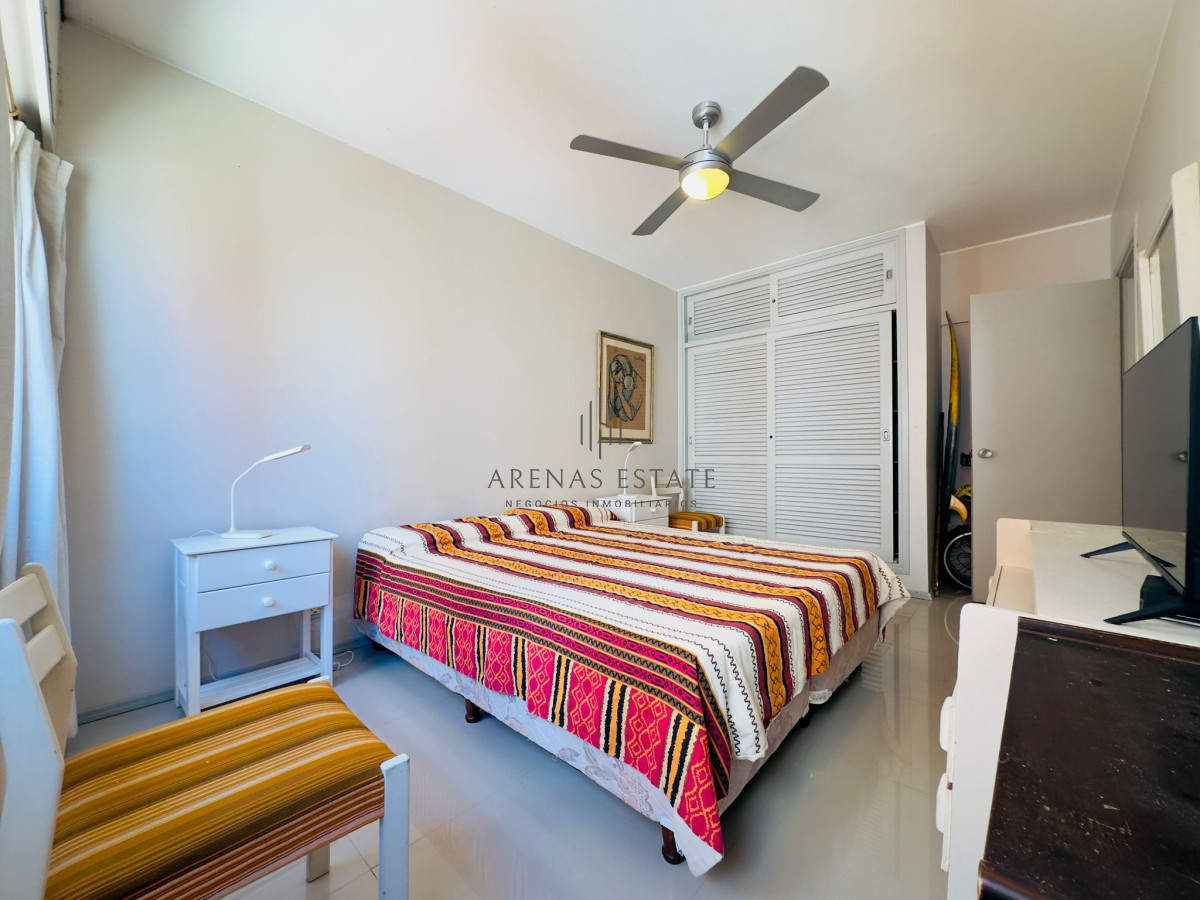 Apartamento ID.2394 - Apartamento de 2 dormitorios, reciclado, en venta, en Punta del Este