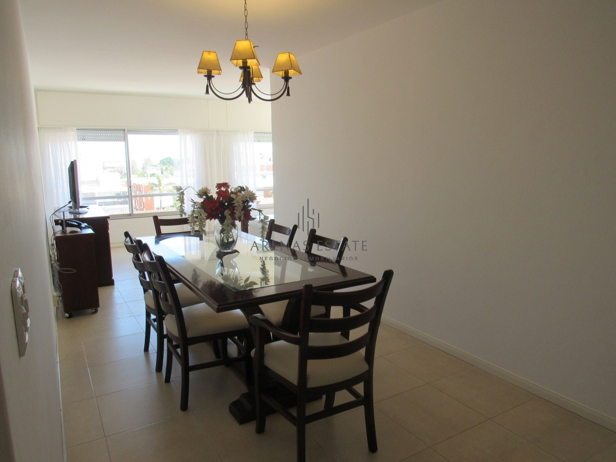 Apartamento ID.4227 - Apartamento en venta  de dos dormitorios en Punta del Este