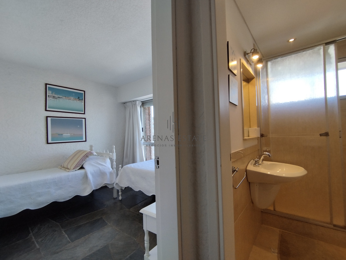 Apartamento ID.4390 - Apartamento de 3 dormitorios en venta y en alquiler en Punta del Este