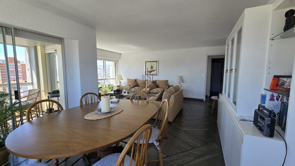 Apartamento ID.3807 - Apartamento en venta de 3 dormitorios en Punta del Este