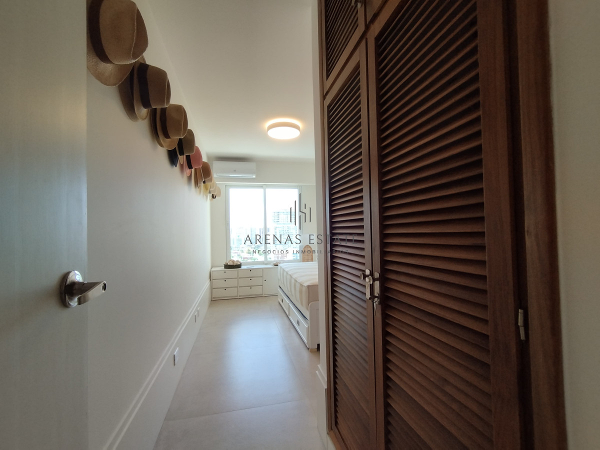 Apartamento ID.3406 - Apartamento de 3 dormitorios en primera linea en  venta en Punta del Este 