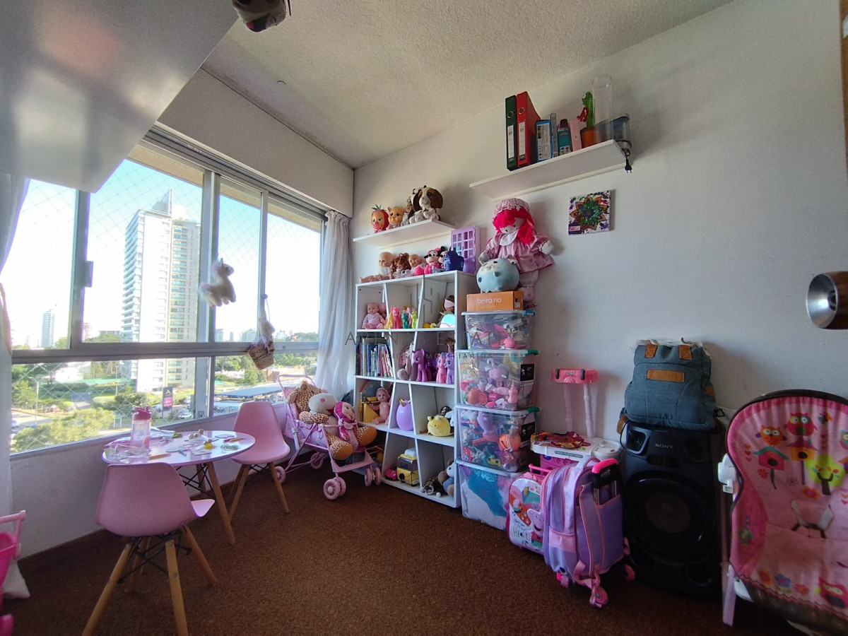 Apartamento ID.3555 - Apartamento de 3 dormitorios y dep en venta en Punta del Este