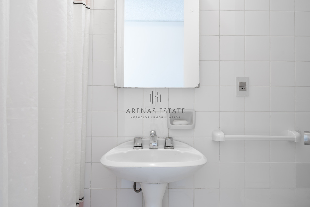 Apartamento ID.4382 - Venta de apartamento de 3 dormitorios y dep. de servicio en Punta del Este