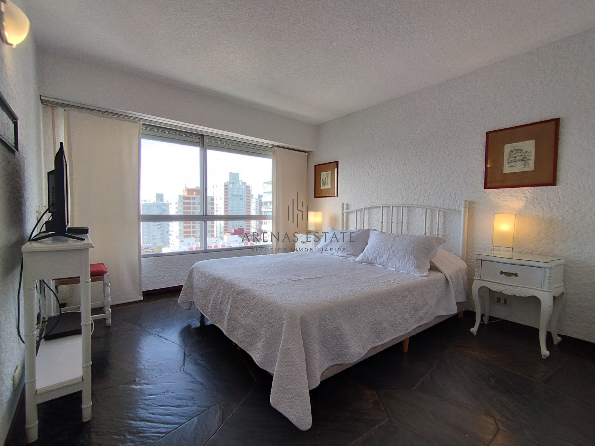 Apartamento ID.4390 - Apartamento de 3 dormitorios en venta y en alquiler en Punta del Este