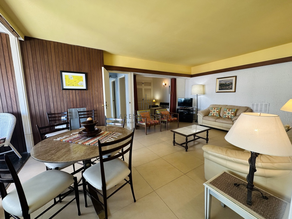 Apartamento ID.4220 - Venta de apartamento de dos dormitorios en Punta del Este