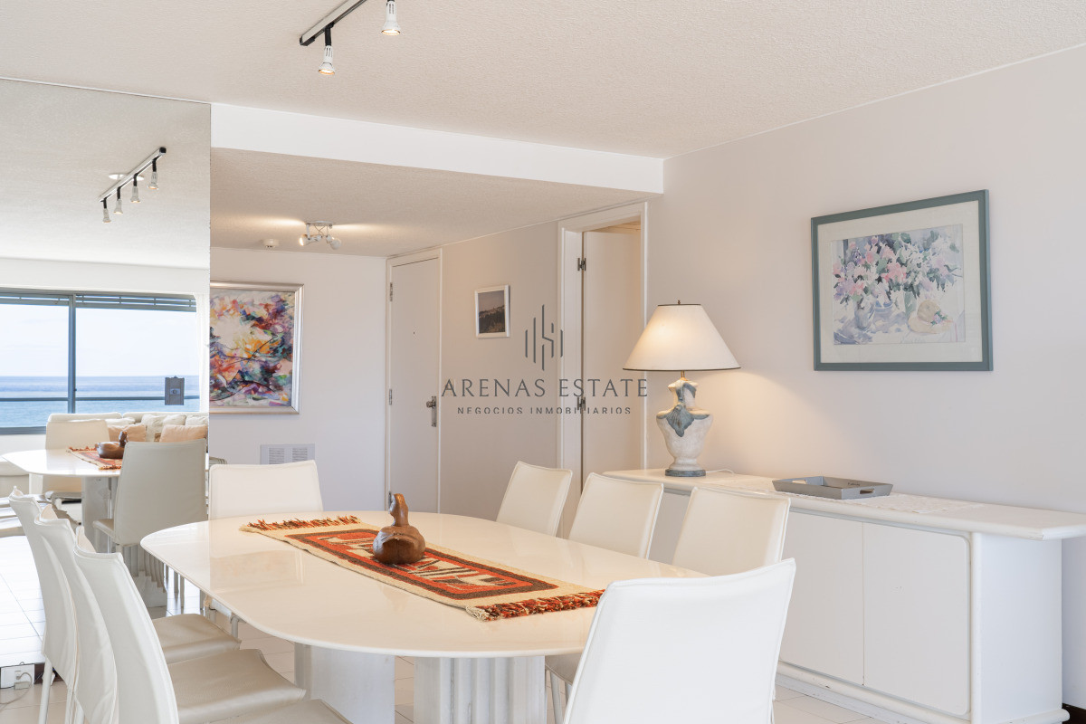 Apartamento ID.4382 - Venta de apartamento de 3 dormitorios y dep. de servicio en Punta del Este