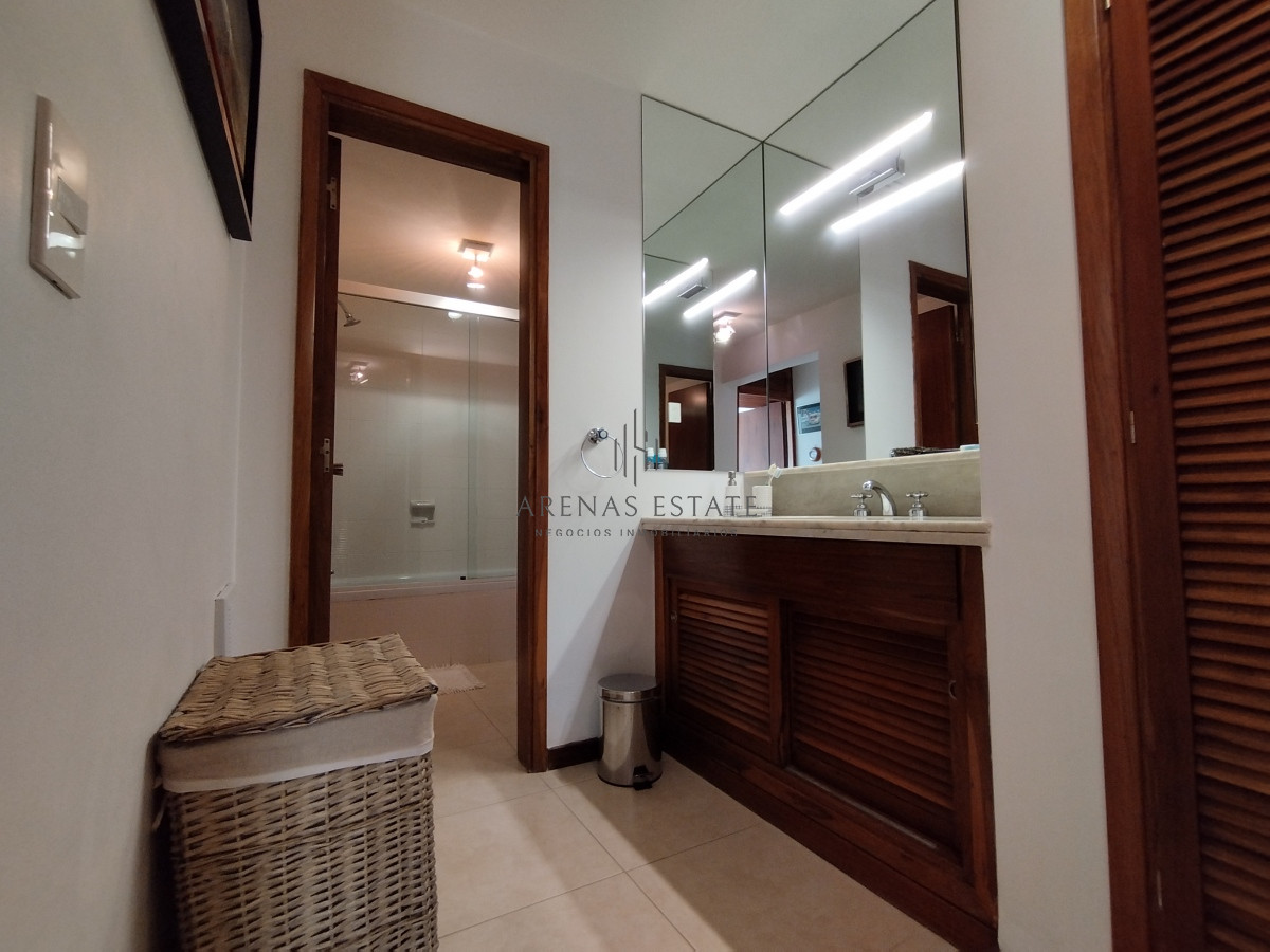 Apartamento ID.4389 - Apartamento en venta frente a playa mansa