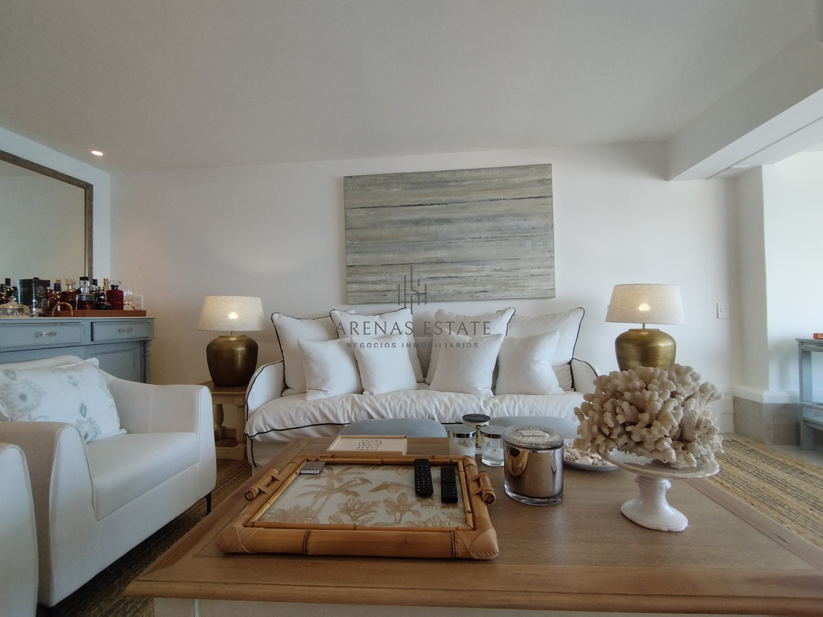 Apartamento ID.3406 - Apartamento de 3 dormitorios en primera linea en  venta en Punta del Este 