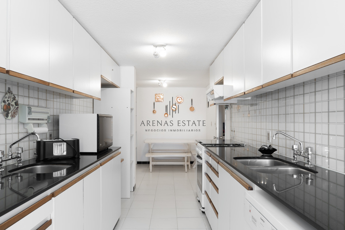 Apartamento ID.4382 - Venta de apartamento de 3 dormitorios y dep. de servicio en Punta del Este