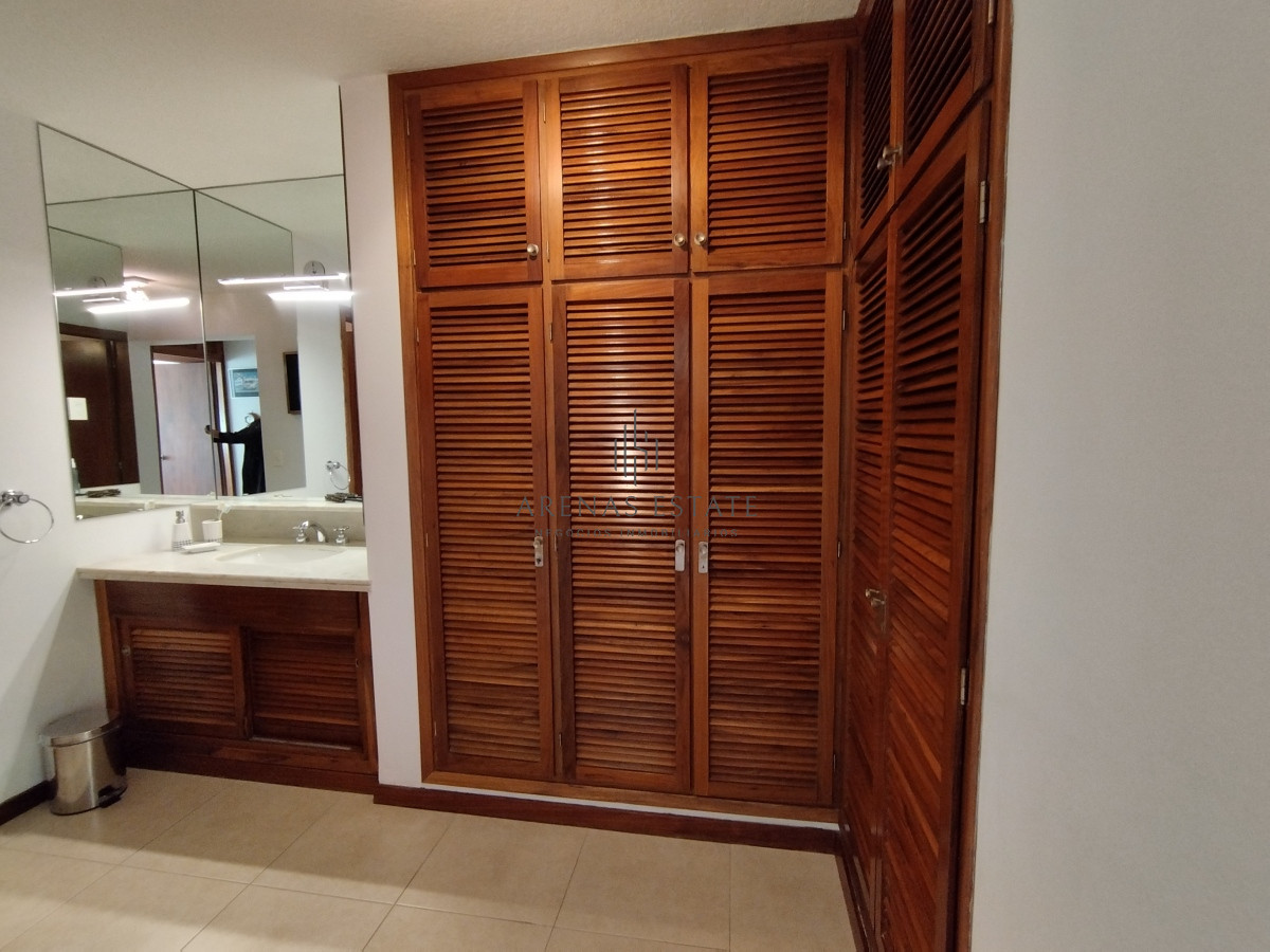 Apartamento ID.4389 - Apartamento en venta frente a playa mansa