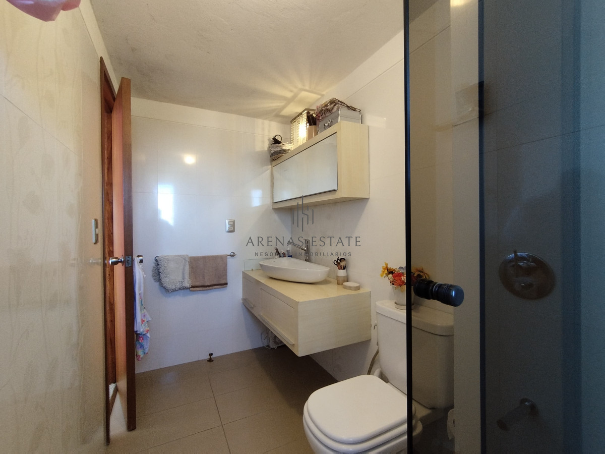 Apartamento ID.3555 - Apartamento de 3 dormitorios y dep en venta en Punta del Este