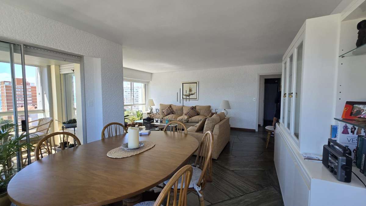 Apartamento ID.3807 - Apartamento en venta de 3 dormitorios en Punta del Este