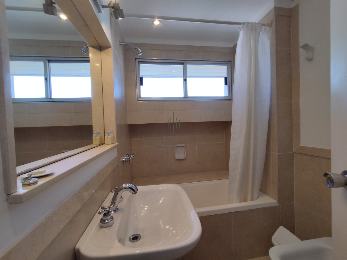 Apartamento ID.4390 - Apartamento de 3 dormitorios en venta y en alquiler en Punta del Este