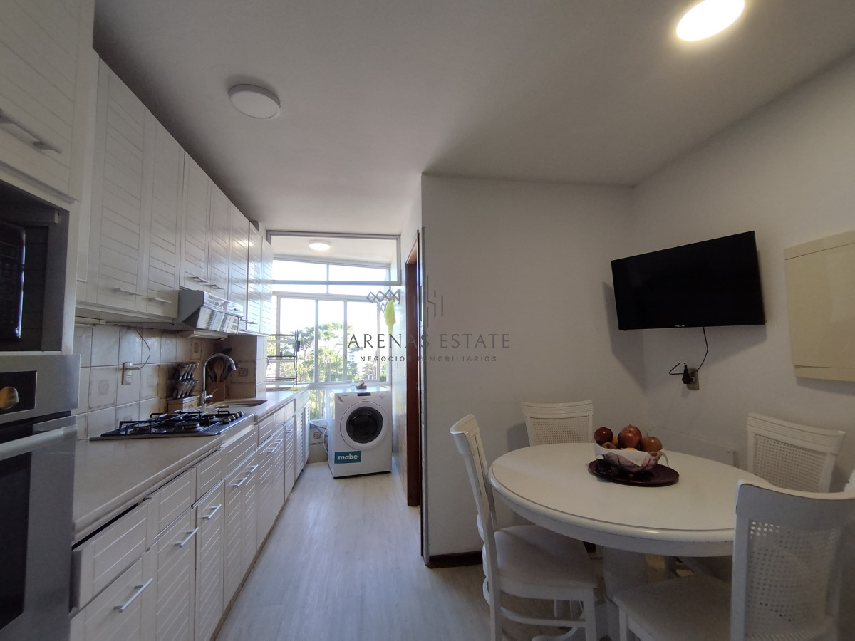 Apartamento ID.3555 - Apartamento de 3 dormitorios y dep en venta en Punta del Este