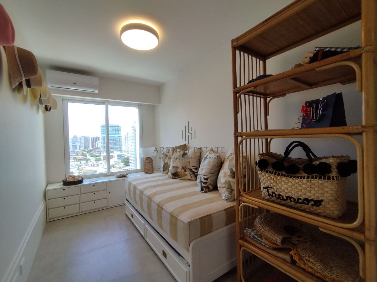 Apartamento ID.3406 - Apartamento de 3 dormitorios en primera linea en  venta en Punta del Este 