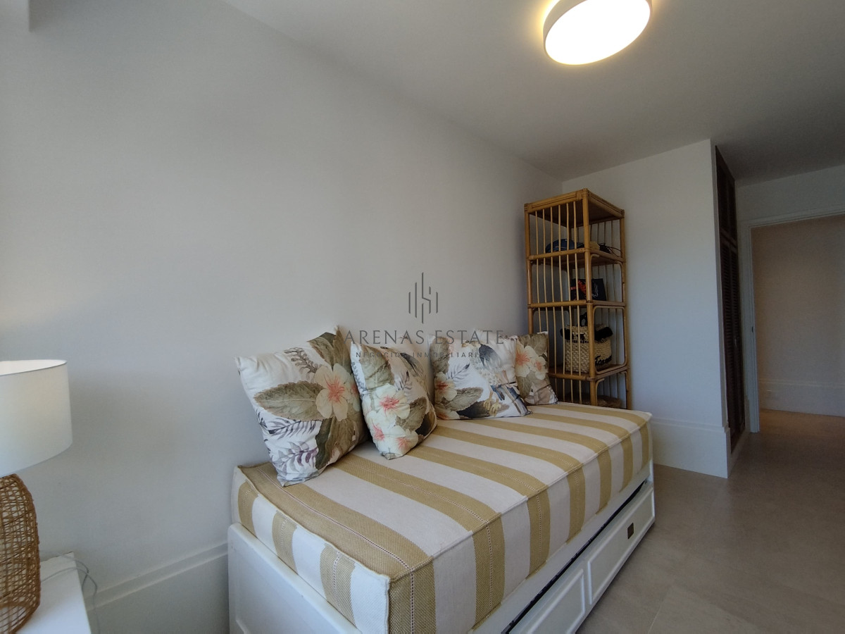 Apartamento ID.3406 - Apartamento de 3 dormitorios en primera linea en  venta en Punta del Este 