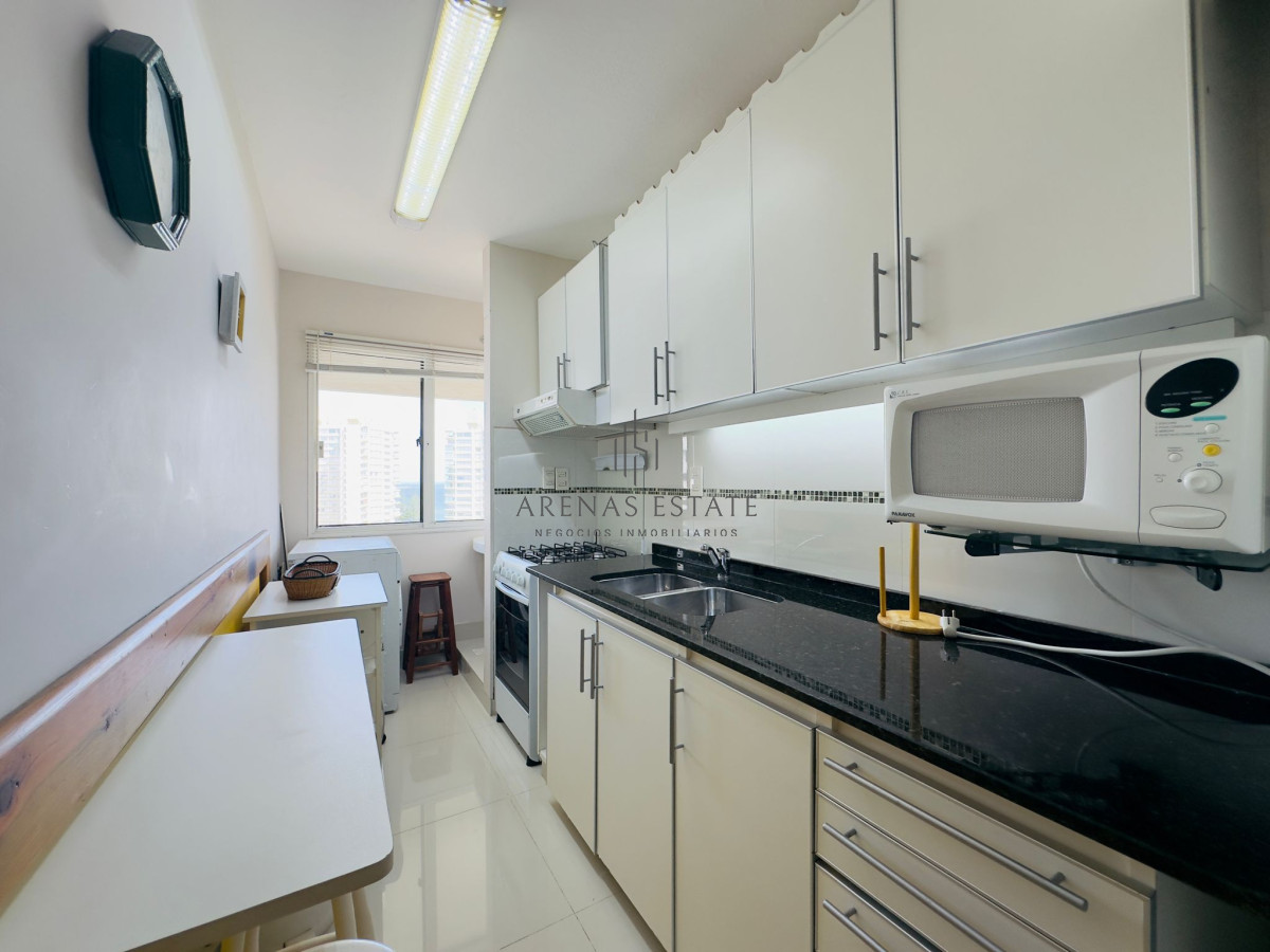 Apartamento ID.4265 - Alquiler y venta de apartamento de 2 dormitorios en Punta del Este.