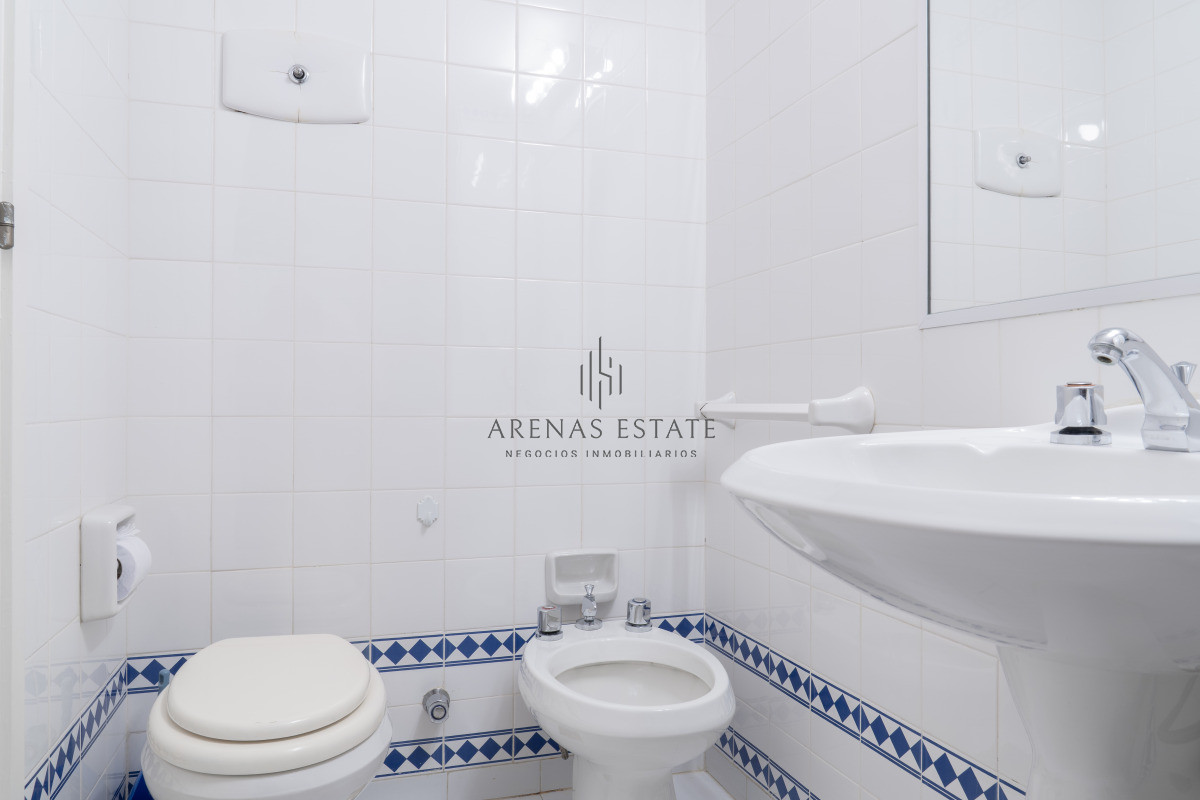Apartamento ID.4382 - Venta de apartamento de 3 dormitorios y dep. de servicio en Punta del Este