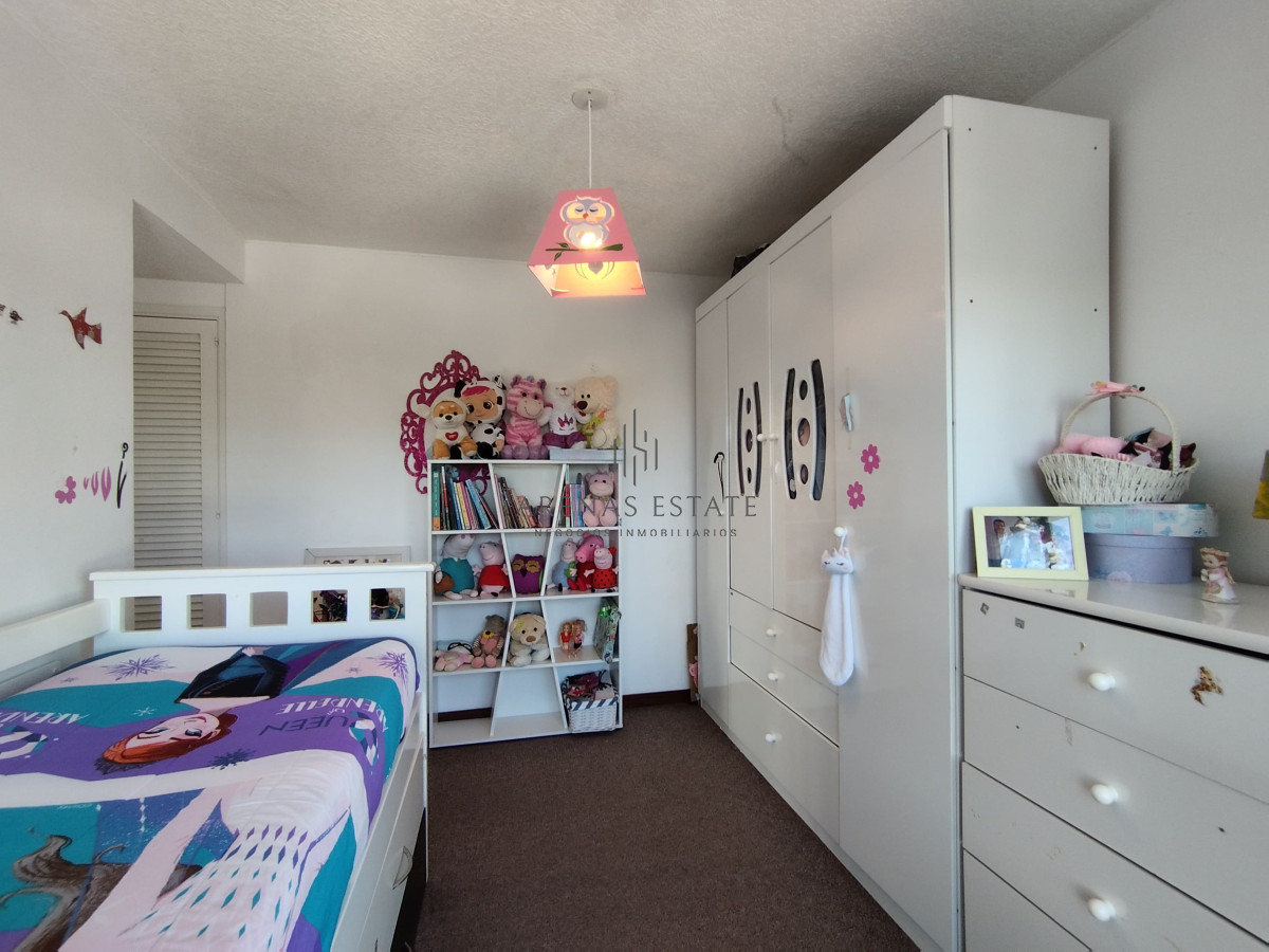 Apartamento ID.3555 - Apartamento de 3 dormitorios y dep en venta en Punta del Este