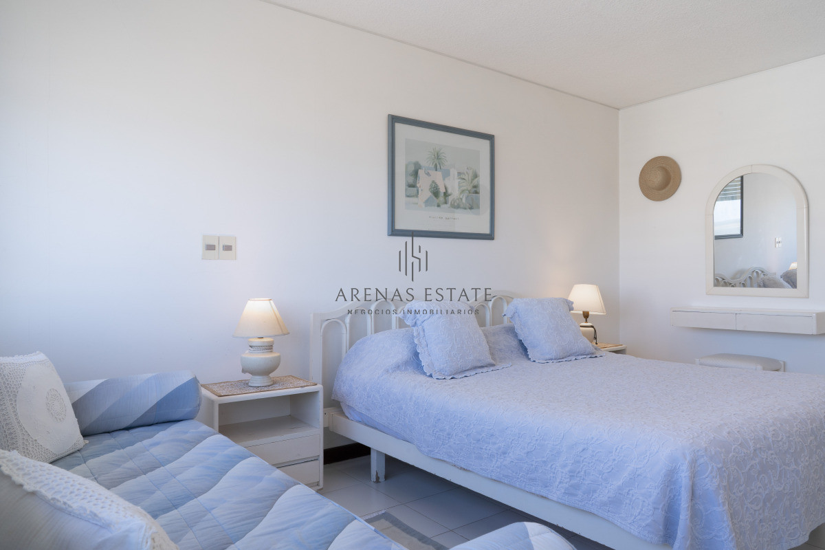 Apartamento ID.4382 - Venta de apartamento de 3 dormitorios y dep. de servicio en Punta del Este