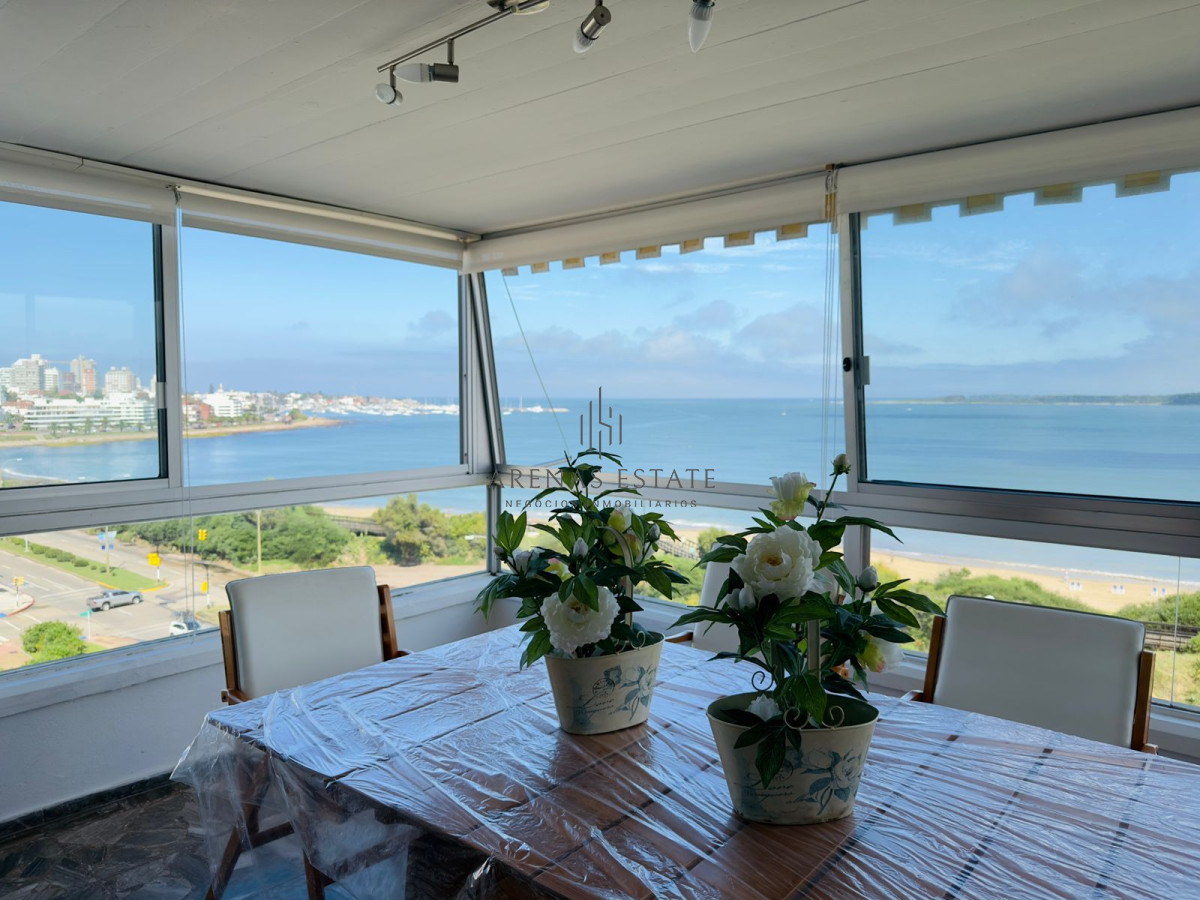 Apartamento ID.2457 - Hermoso apartamento, reciclado, primera linea playa mansa, 3 dormitorios, 1 suite.