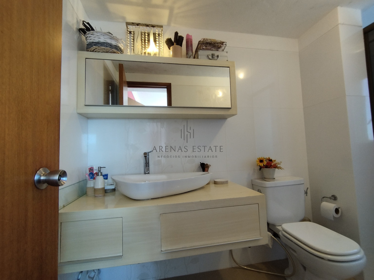 Apartamento ID.3555 - Apartamento de 3 dormitorios y dep en venta en Punta del Este