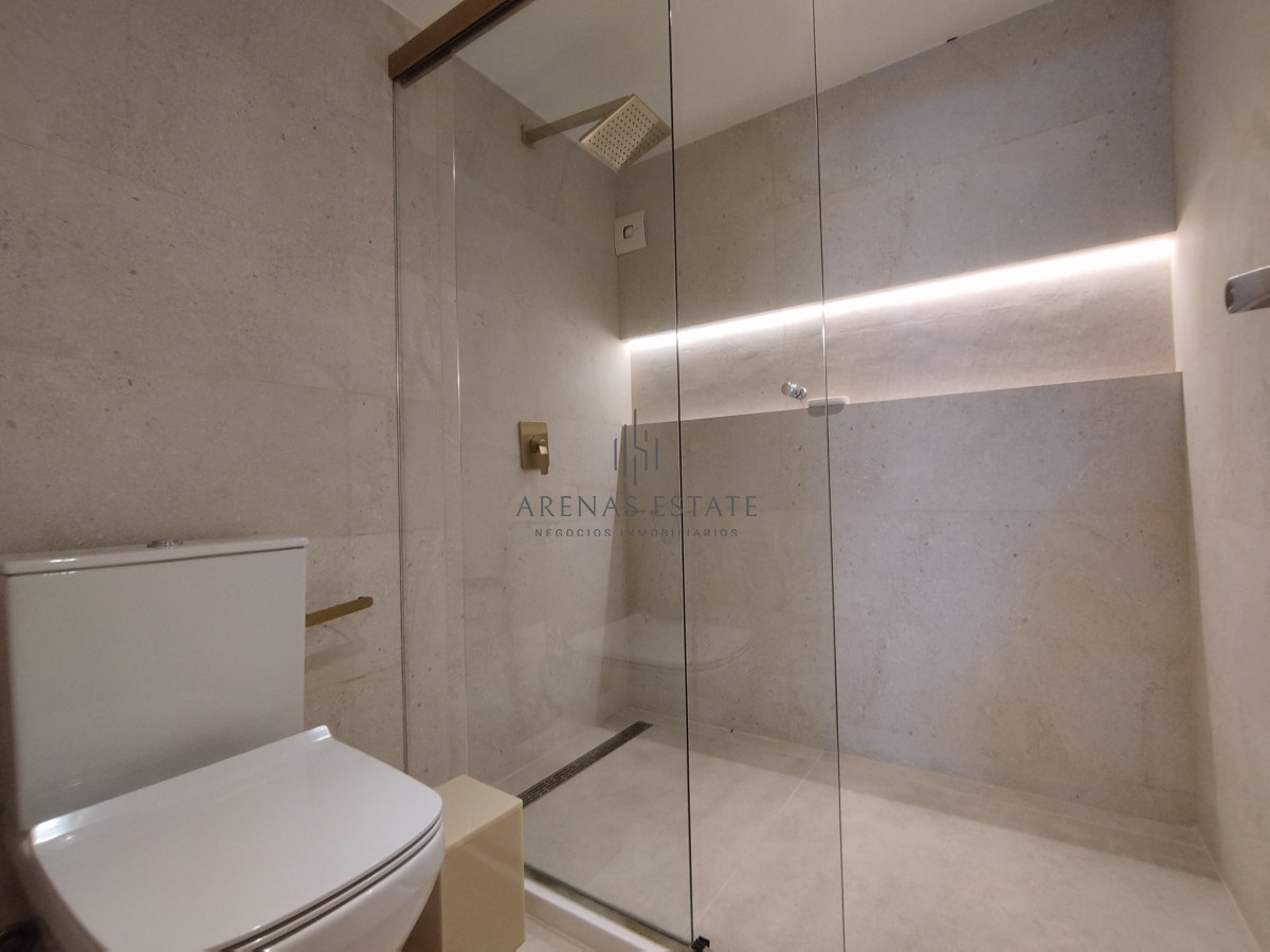 Apartamento ID.3406 - Apartamento de 3 dormitorios en primera linea en  venta en Punta del Este 